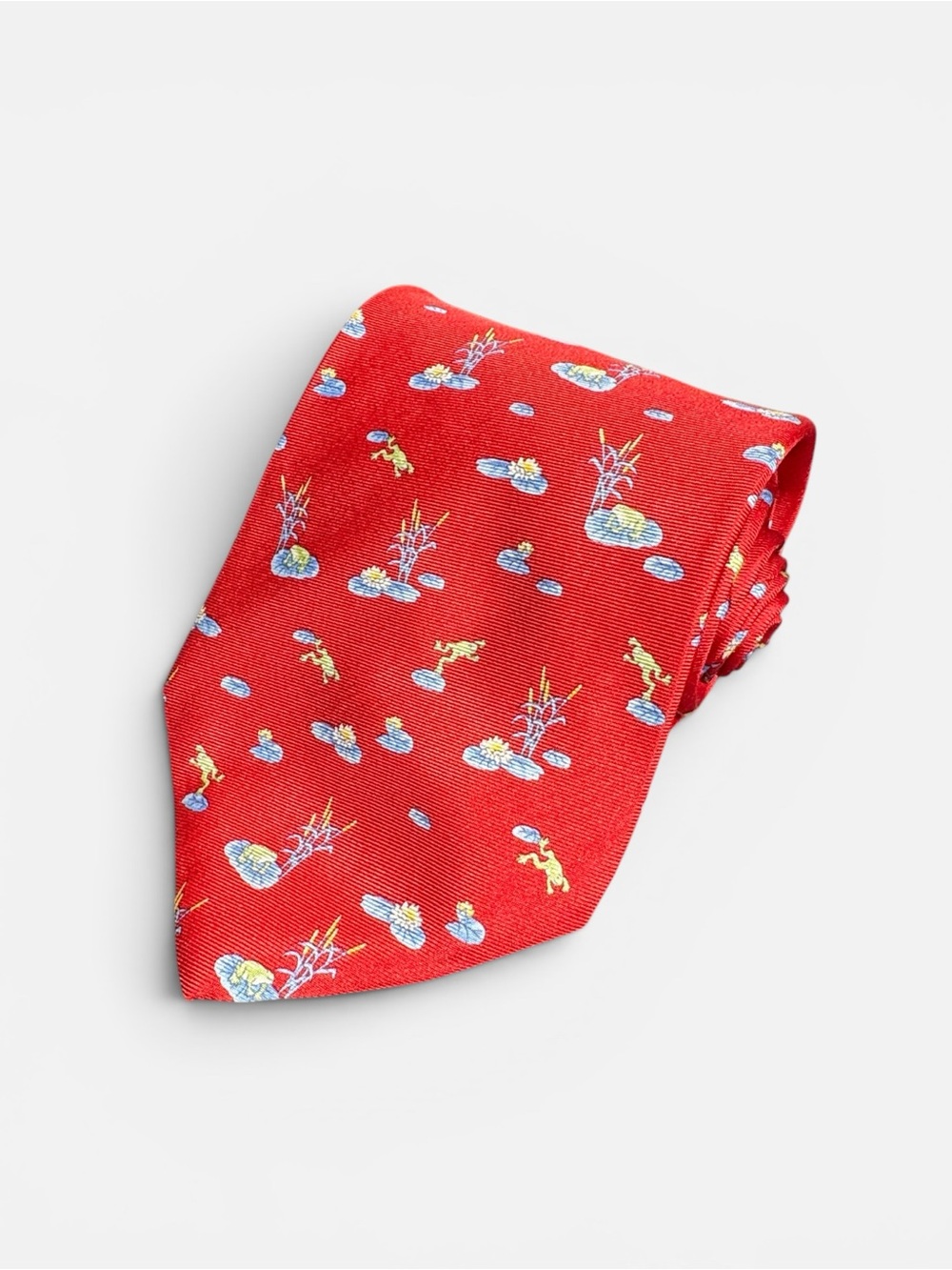 Brooks Brothers mens red pond frog pattern 100% silk neck tie EUC